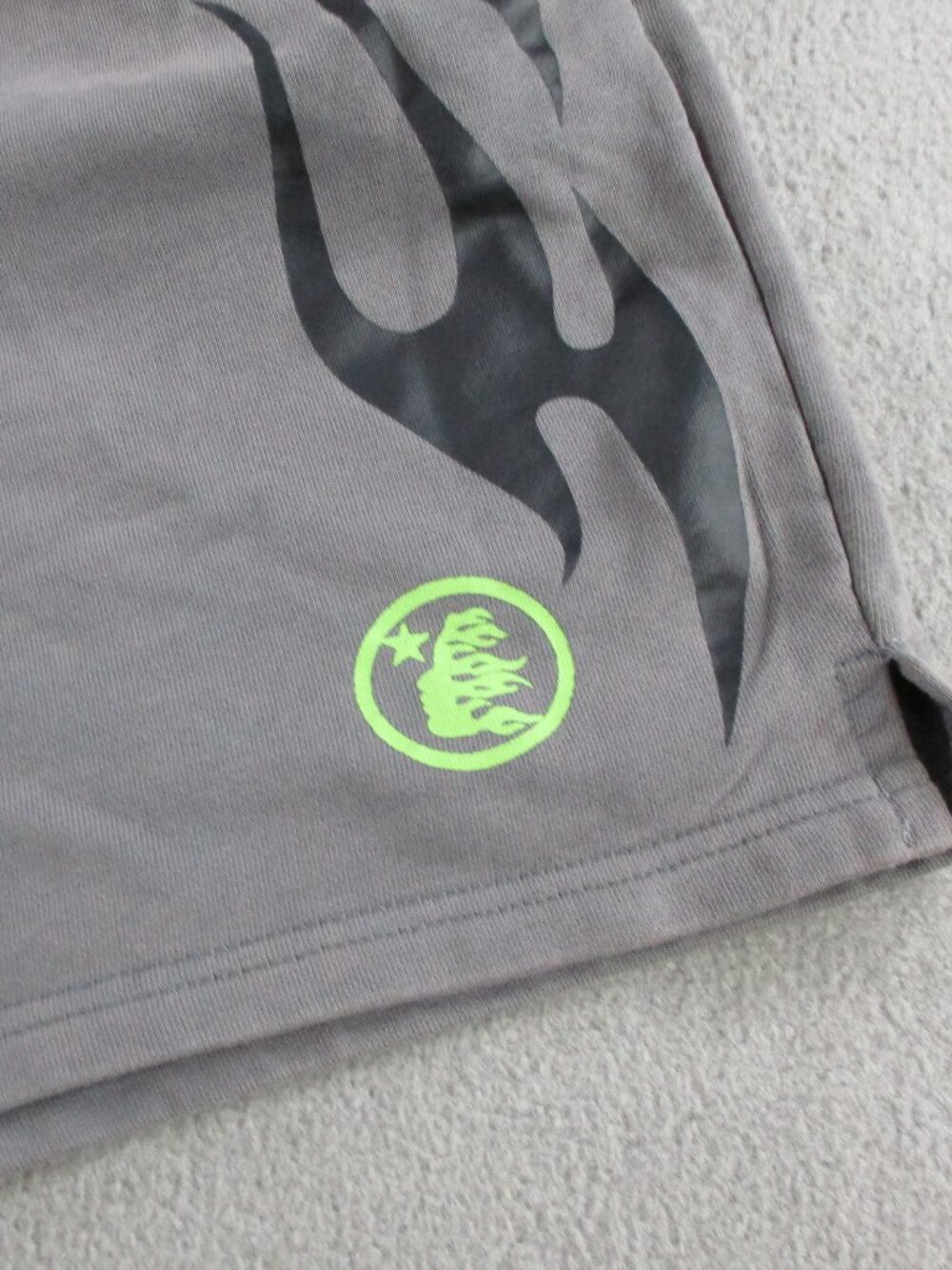 HELLSTAR Flame Shorts Mens Medium Gray Black Sweat Drawstring Graphic Grunge NEW - Picture 4 of 9